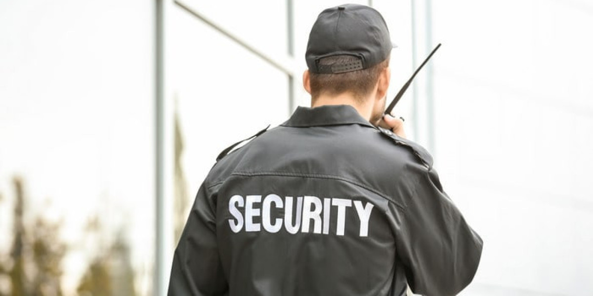 How Retail Security Guards Work with Law Enforcement